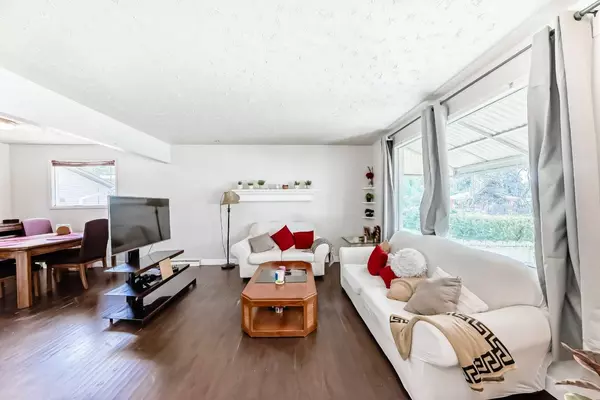 Calgary, AB T2B 1L6,2208 47 ST SE