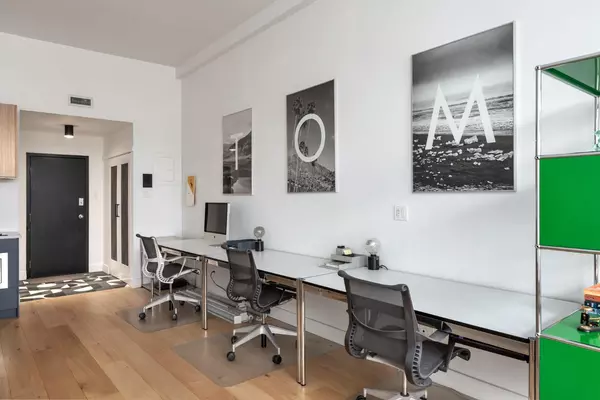 Calgary, AB T2G0S2,812 8 ST SE #206