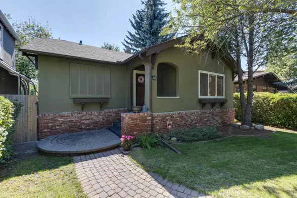 315 13 AVE NW, Calgary, AB T2M 0E9