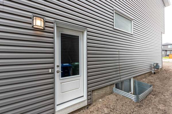 Airdrie, AB T4B 5S7,1139 Chinook Winds CIR SW