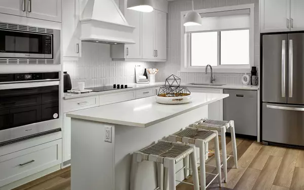 Calgary, AB T3P 2L2,43 Herron WALK NE