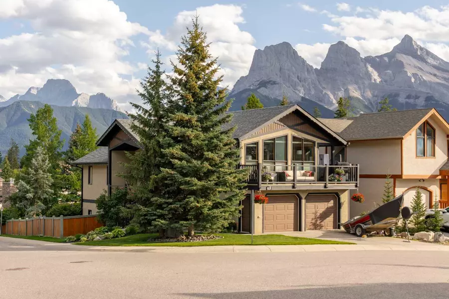 101 Wapiti Close, Canmore, AB T1W 3B2