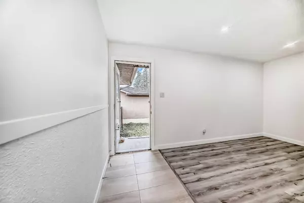 Calgary, AB T2K 1K3,6216 4 ST NE