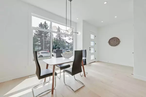 Calgary, AB T3B 1N1,6416 34 AVE NW