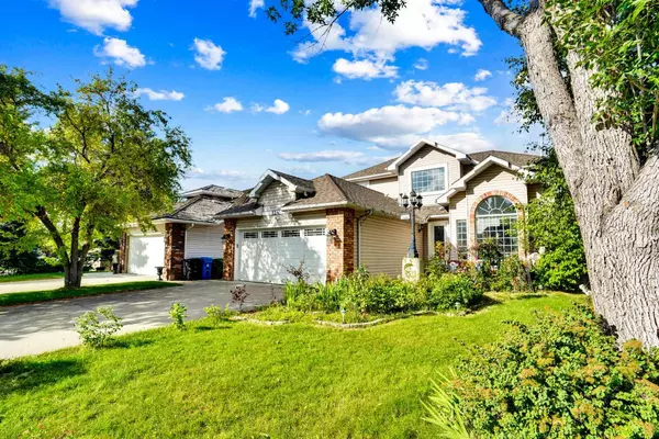 Calgary, AB T2J 7B3,134 Diamond DR SE