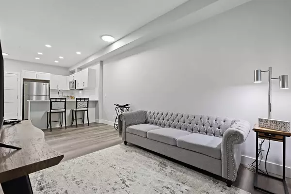 Calgary, AB T3H 6G3,8355 19 AVE SW #105