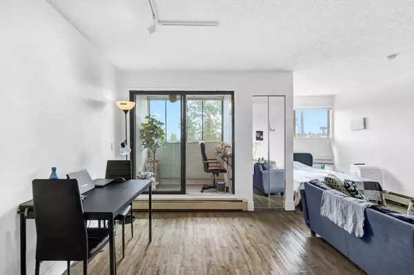 Calgary, AB T2T 4M4,2130 17 ST SW #304