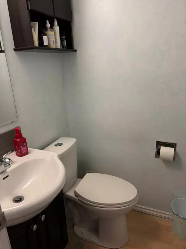Calgary, AB T2A 5E4,4531 7 AVE SE #20