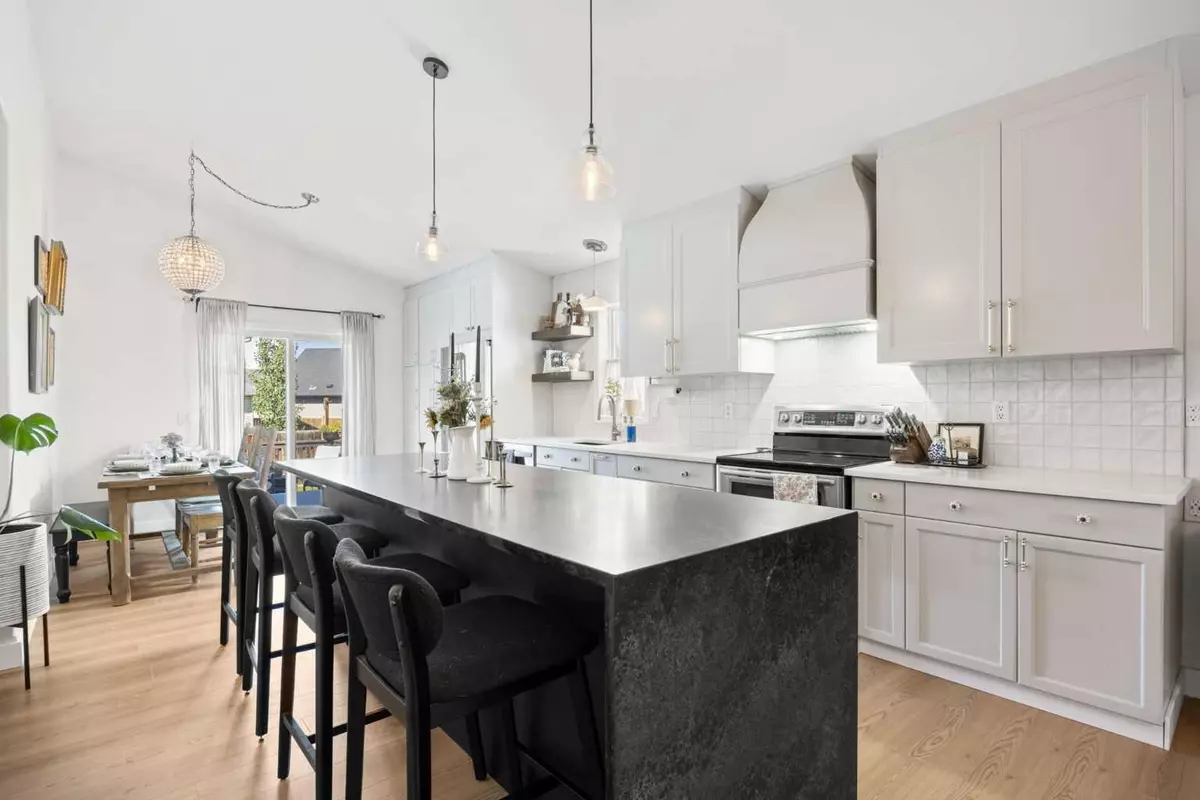 Chestermere, AB T1X 1P0,110 West Lakeview CRES