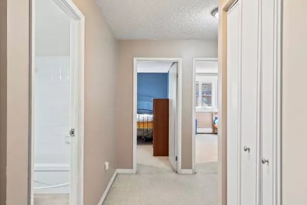 Calgary, AB T3C 3R9,1334 12 AVE SW #202