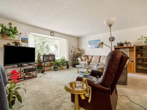 Lethbridge, AB T1K 4M8,18 Sheridan PL W