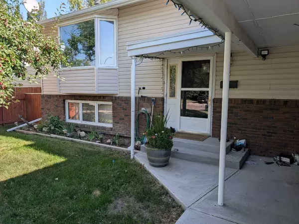 Lethbridge, AB T1K 4M8,18 Sheridan PL W