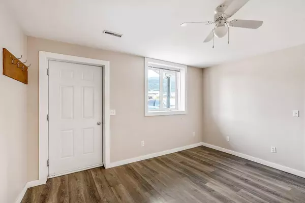 Bellevue, AB T0K 0C0,2729 226 ST