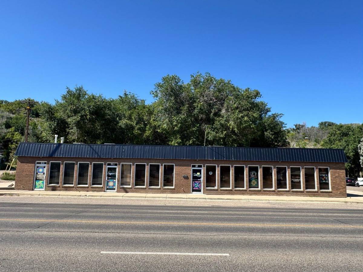 Medicine Hat, AB T1A 8B9,902 KINGSWAY AVE #102