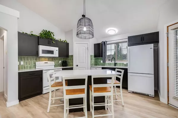 Calgary, AB T2Y 5J5,11 Everridge SQ SW #201