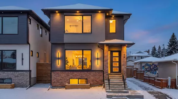 42 Collingwood PL NW, Calgary, AB T2L 0P9