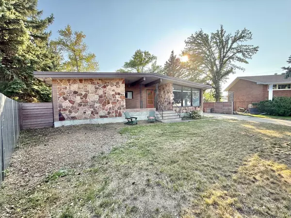 Brooks, AB T1R 1C8,15 Laurel PL W
