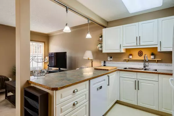 Calgary, AB T3K 4S8,139 Country Hills Villas NW