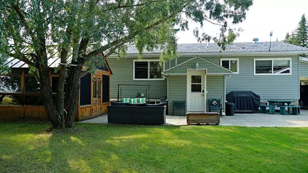 Derwent, AB T0B 1C0,101 2nd ST E