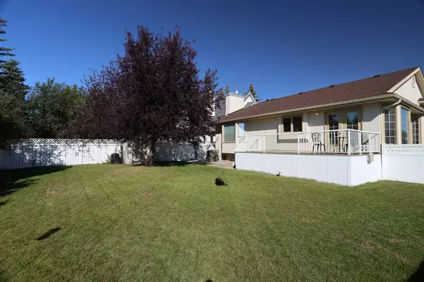 Calgary, AB T3A 4X9,15 Hampshire Close NW