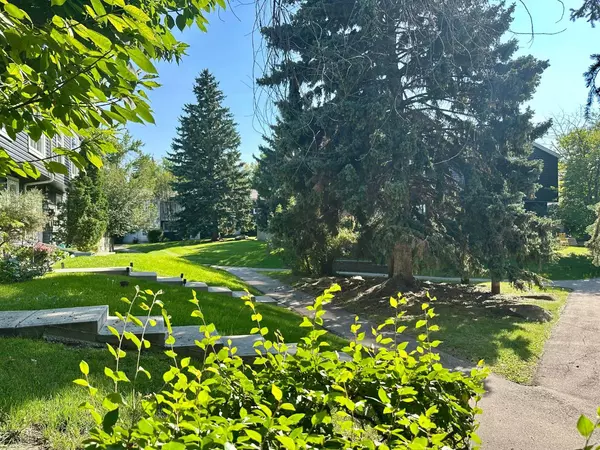 Calgary, AB T2W 1C5,11407 Braniff RD SW #8