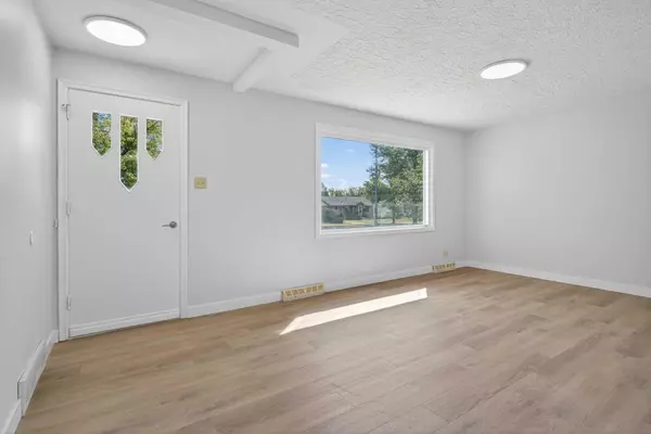 Calgary, AB T2K 0T5,5923 Centre ST NW