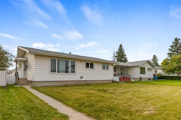 Calgary, AB T2B 1H4,2211 43 ST SE