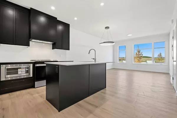 7027 Rangeview AVE SE, Calgary, AB T3S 0P9