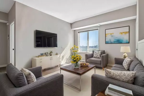 Airdrie, AB T4B 4C6,2461 Baysprings Link SW #1323