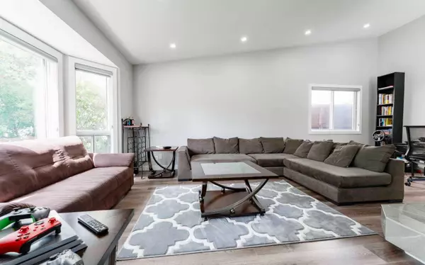 Calgary, AB T1Y 6A4,36 Whitehaven RD NE