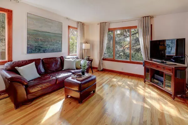 Calgary, AB T2E4J1,226 8A ST NE