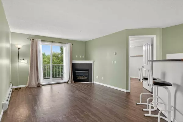 Calgary, AB T2Z 0B4,10 Prestwick Bay SE #4316