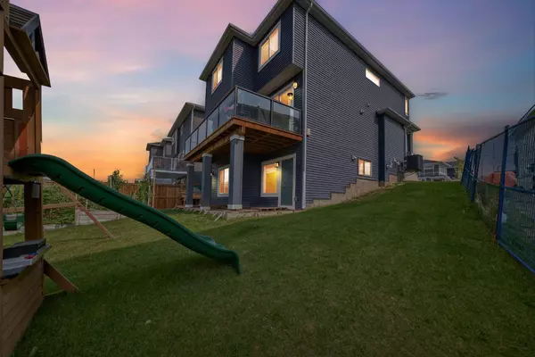 271 Chelsea Heath, Chestermere, AB T1X 2N4