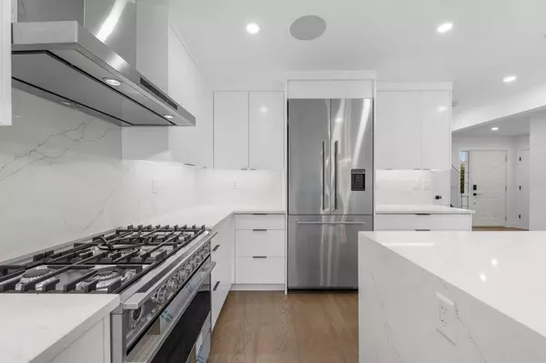 Calgary, AB T3H 3V3,168 Spring CRES SW