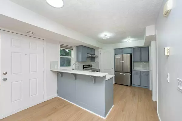 Calgary, AB T2L0R1,55 Collingwood PL NW #3