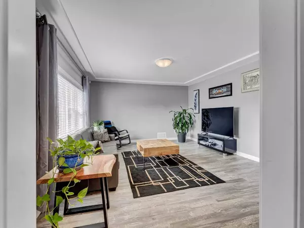 Medicine Hat, AB T1A 4P3,406 9 ST SW
