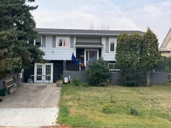 1506 1 AVE NW, Drumheller, AB T0J 0Y1