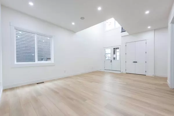 Airdrie, AB T4B 5N1,1102 Midtown AVE SW