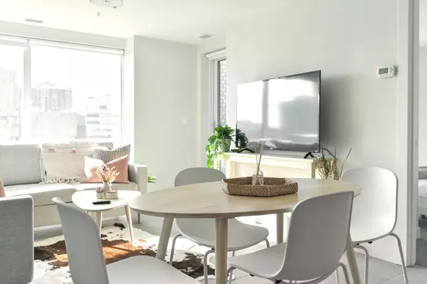 Calgary, AB T2R 0Y9,303 13 AVE SW #801