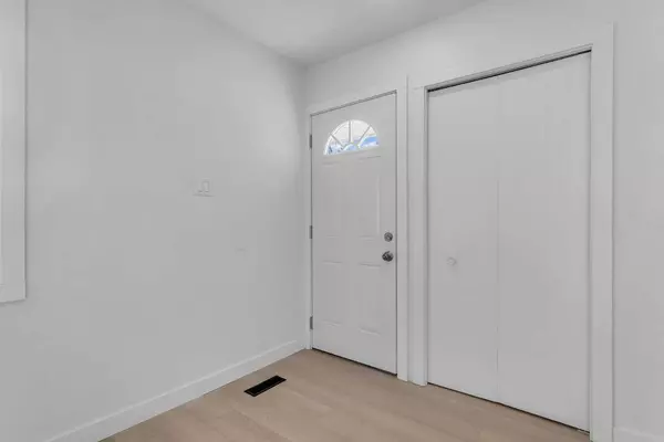 Calgary, AB T2A1R8,1523 48 ST SE