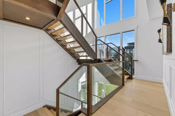 Calgary, AB T2T 1N5,2122 29 AVE SW