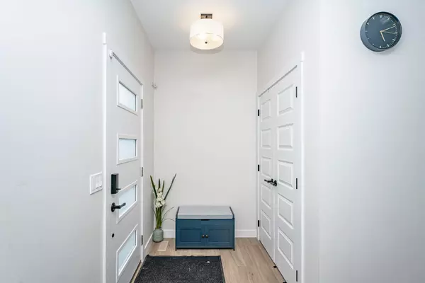 Calgary, AB T3P 2J5,52 Lewiston DR NE