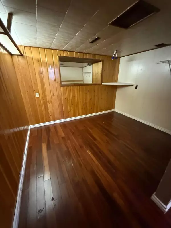 Whitecourt, AB T7S 1G6,5423 46 Street