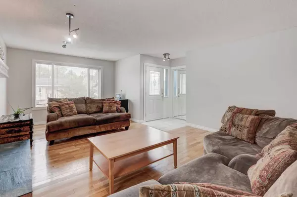 Diamond Valley, AB T0L 0H0,405 2 AVE NW