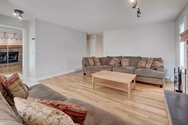 Diamond Valley, AB T0L 0H0,405 2 AVE NW