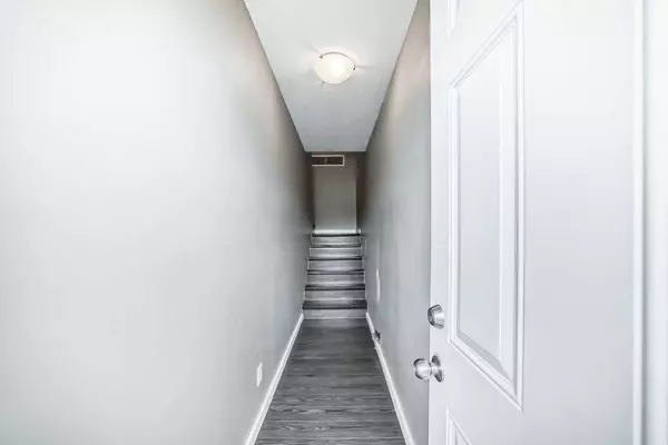 Calgary, AB T2W 3E5,200 Brookpark DR SW #1221