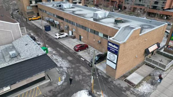 Calgary, AB T3C 3N6,1330 15 AVE SW #118