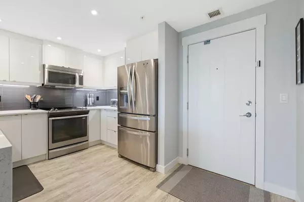 Calgary, AB T3H 0E3,15 Aspenmont HTS SW #227