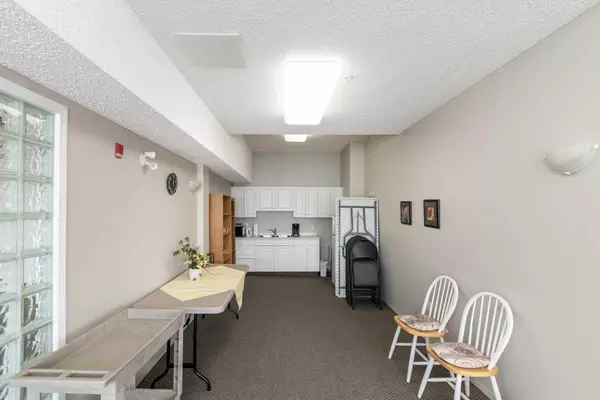 Innisfail, AB T4G 1B6,4319 49 ST #205