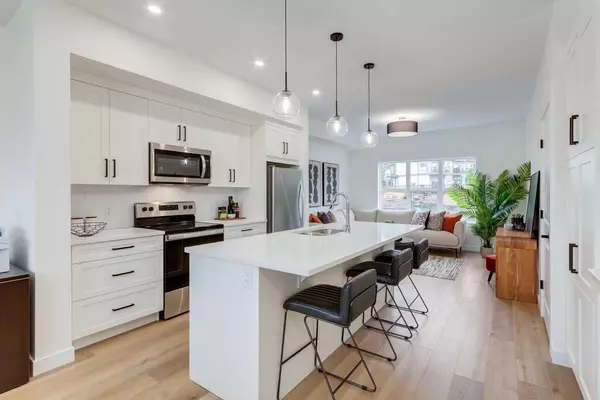 Cochrane, AB T4C 3E3,525 River Heights DR #1604